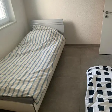 Moeblierte *